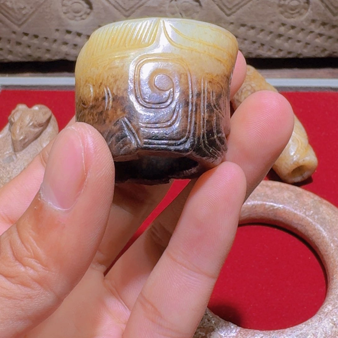 和田玉（糖玉）颈饰未镶嵌不*楼