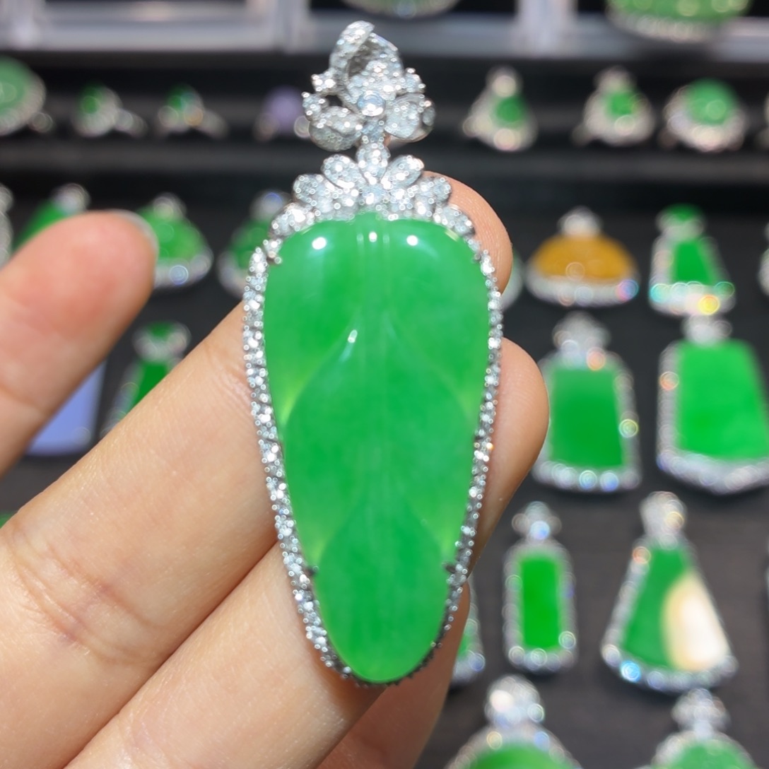 李***者翡翠18K金镶嵌吊坠(不含链)翡翠