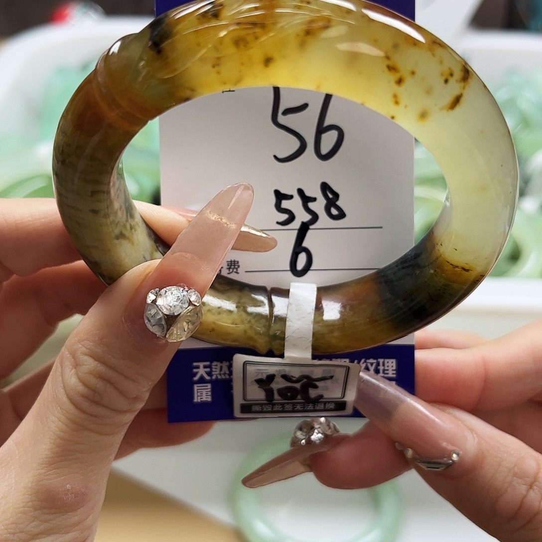 蛇纹石玉手镯未镶嵌