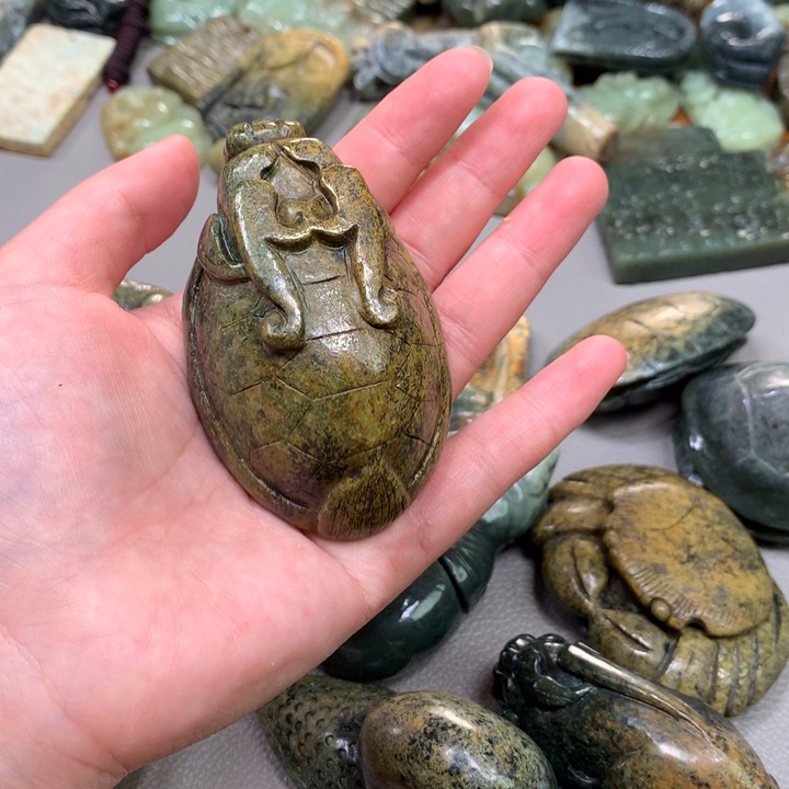 岫岩河磨玉（透闪石质玉）挂件未镶嵌