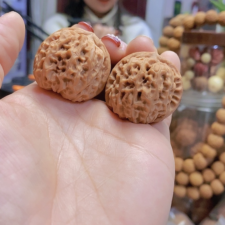 【闪购商品】文玩核桃把件34大石窝蜡皮