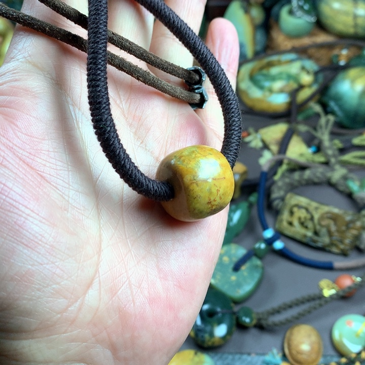 吊坠(赠链)未镶嵌岫岩河磨玉（透闪石质玉）