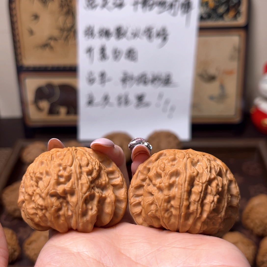 ·***·文玩核桃把件白狮子闪76