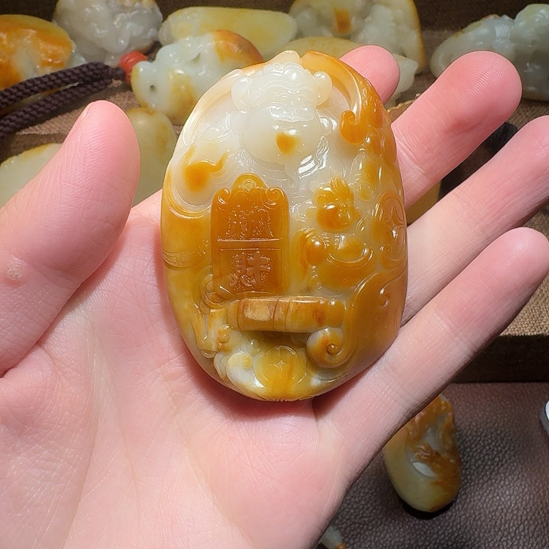 和田玉未镶嵌把件