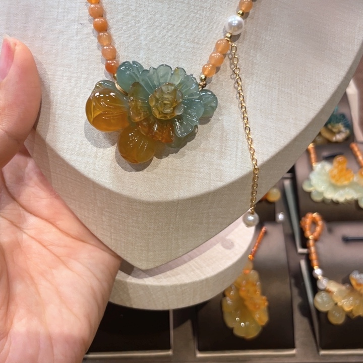 蛇纹石玉未镶嵌吊坠(赠链)