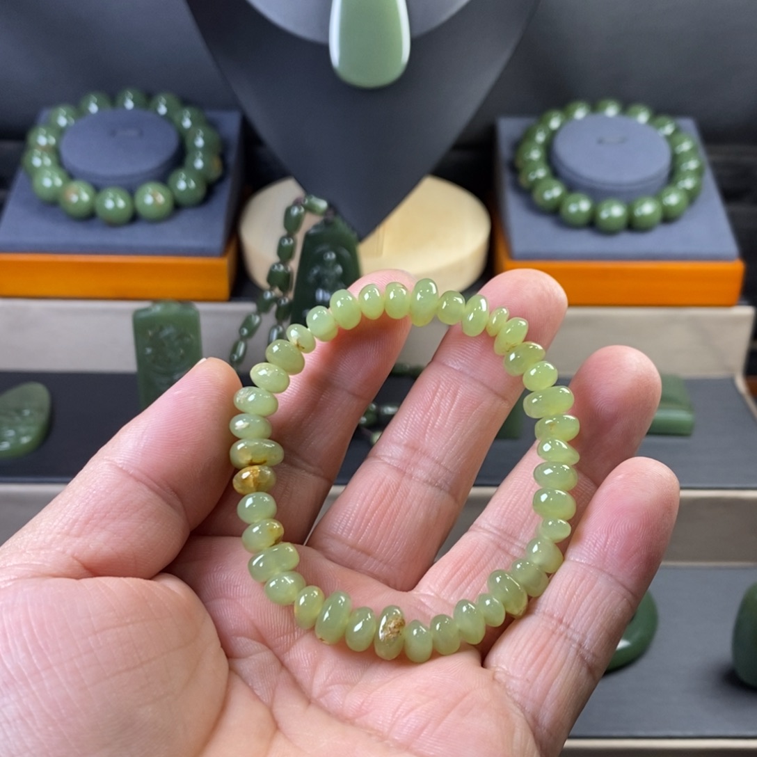 锦***希岫岩河磨玉（透闪石质玉）未镶嵌颈饰