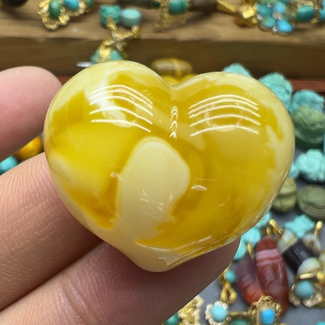 琥珀颈饰未镶嵌屁桃