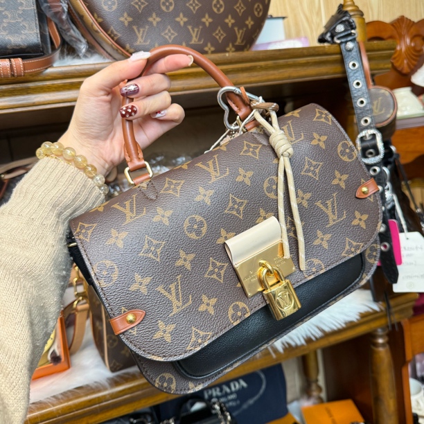 95新 LouisVuitton/路易威登 lv老花锁头单肩包 973400