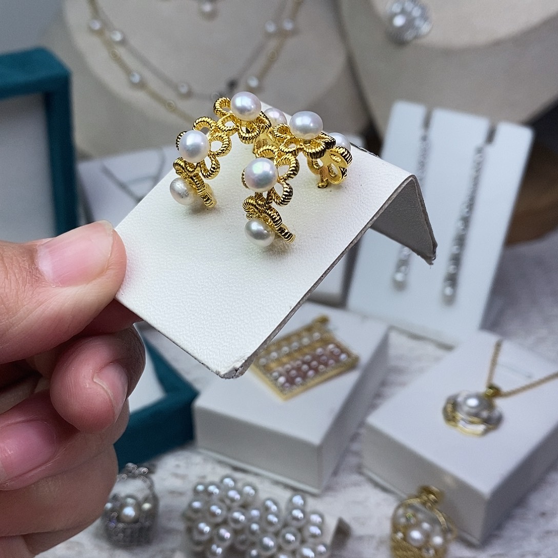 淡水珍珠银S925镶嵌耳饰