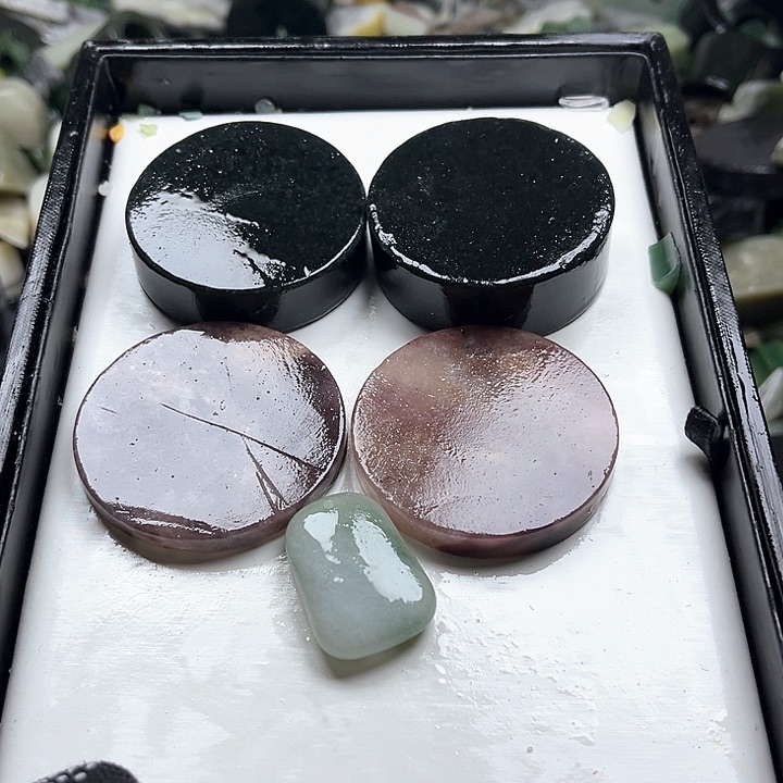 和田玉（糖玉）和田玉边角料9K金镶嵌陌**宁