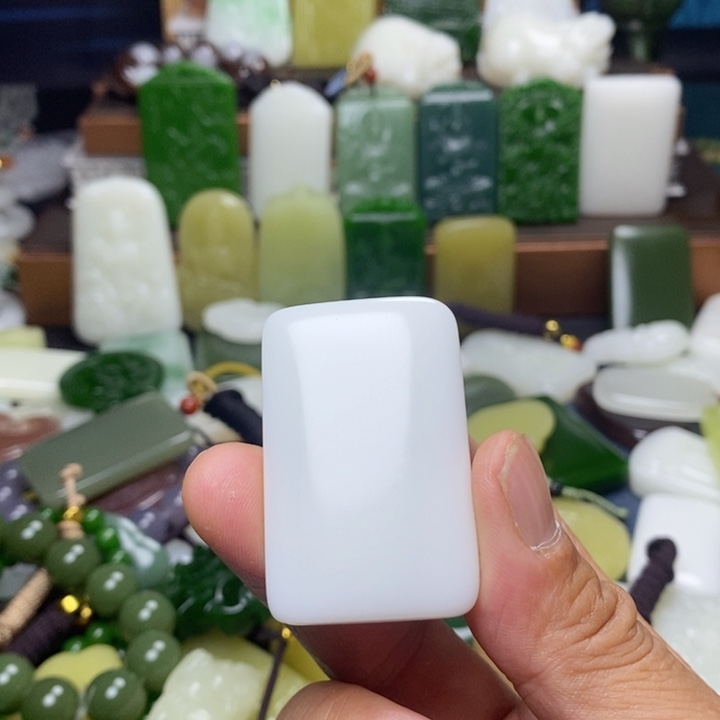 吊坠(赠链)未镶嵌和田玉