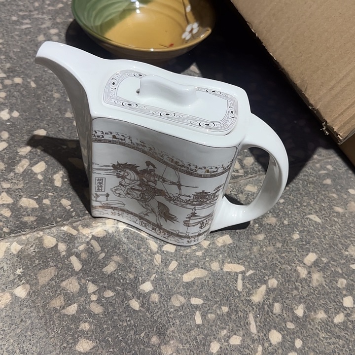 瓷片陶瓷盘子碗啥都有