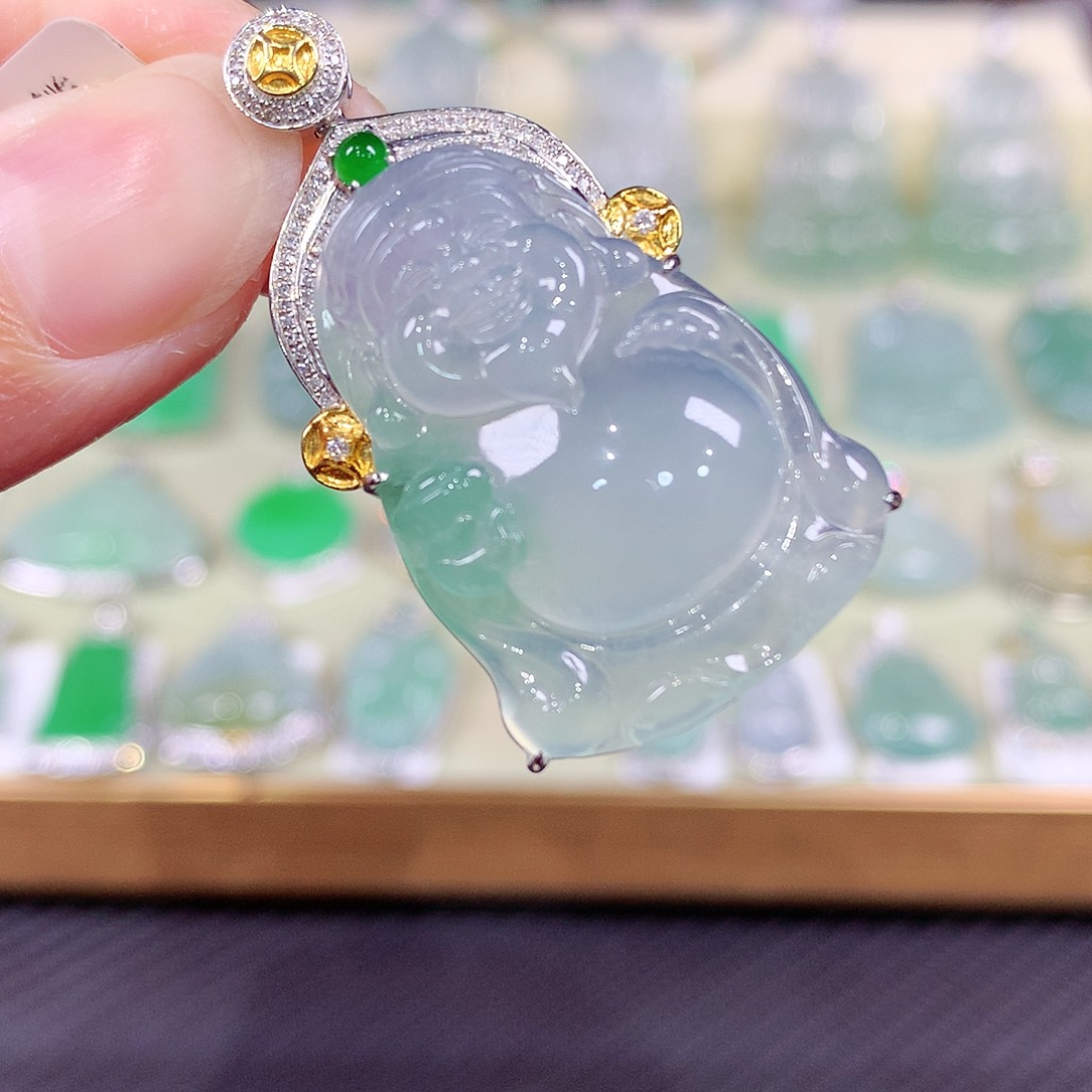 翡翠18K金镶嵌颈饰财神爷