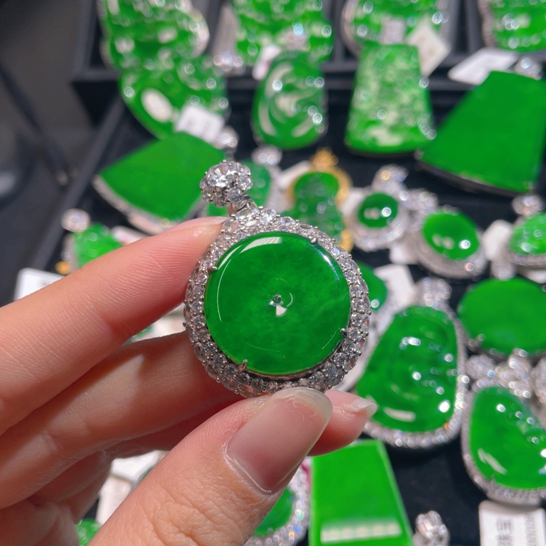 翡翠颈饰未镶嵌保a保真天然翡翠