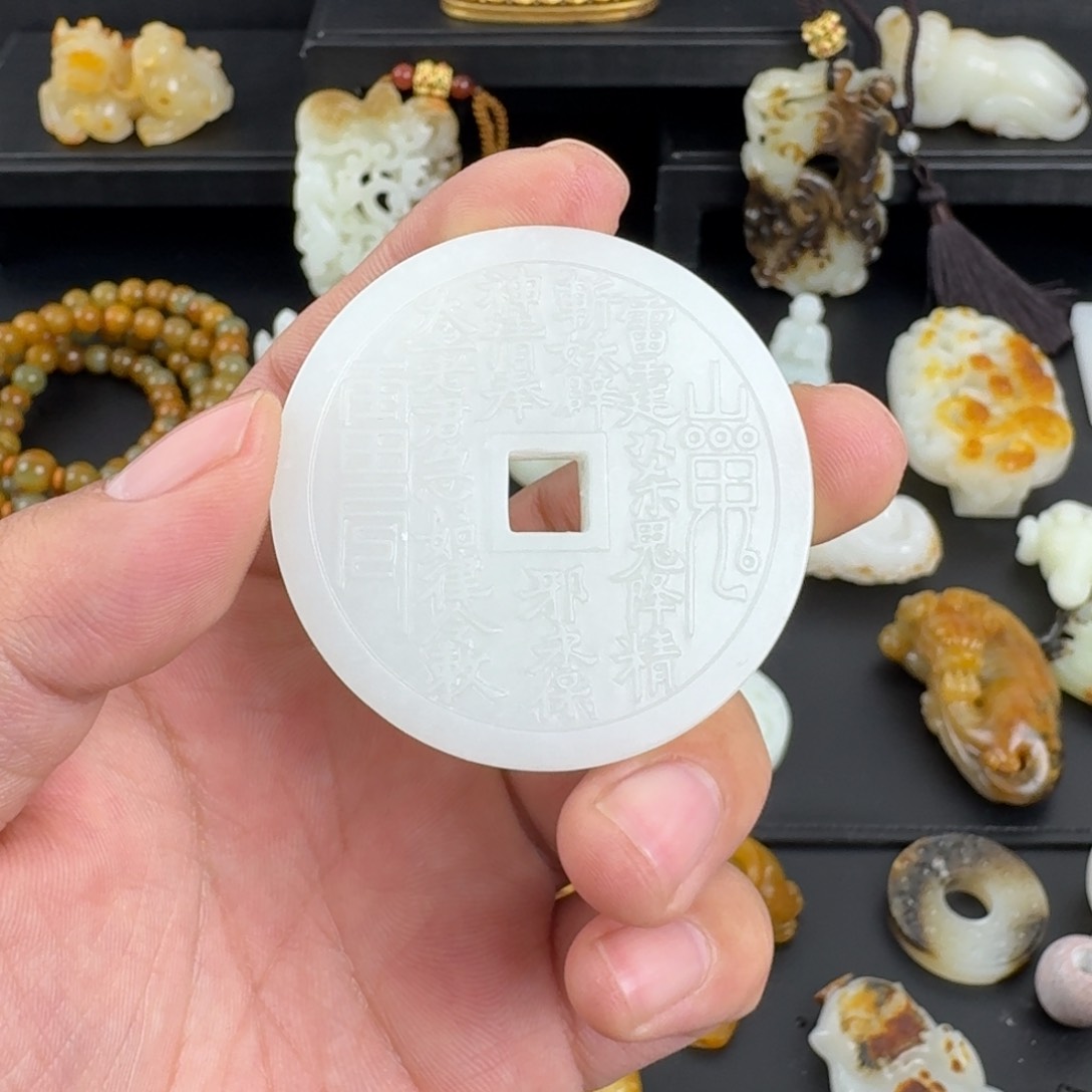 和田玉（糖玉）颈饰未镶嵌花*