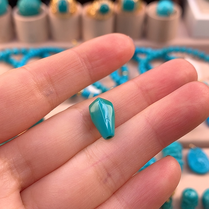 绿松石配饰未镶嵌