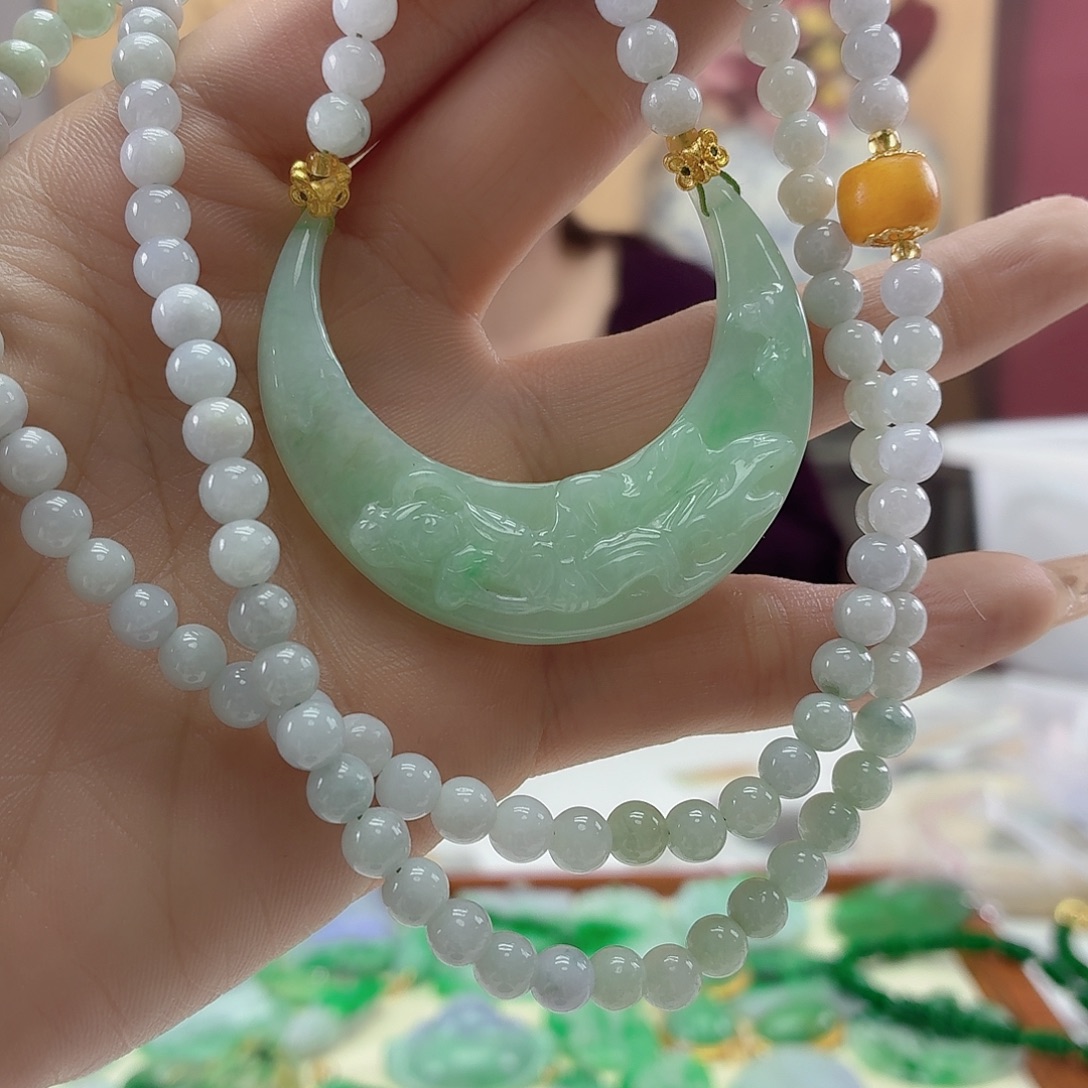 翡翠未镶嵌颈饰翡翠