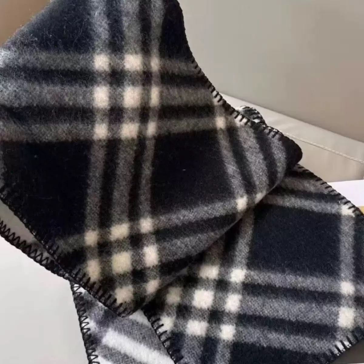 保暖常规款百搭复古风欧美风秋冬围巾冬季简约格子黑色双面