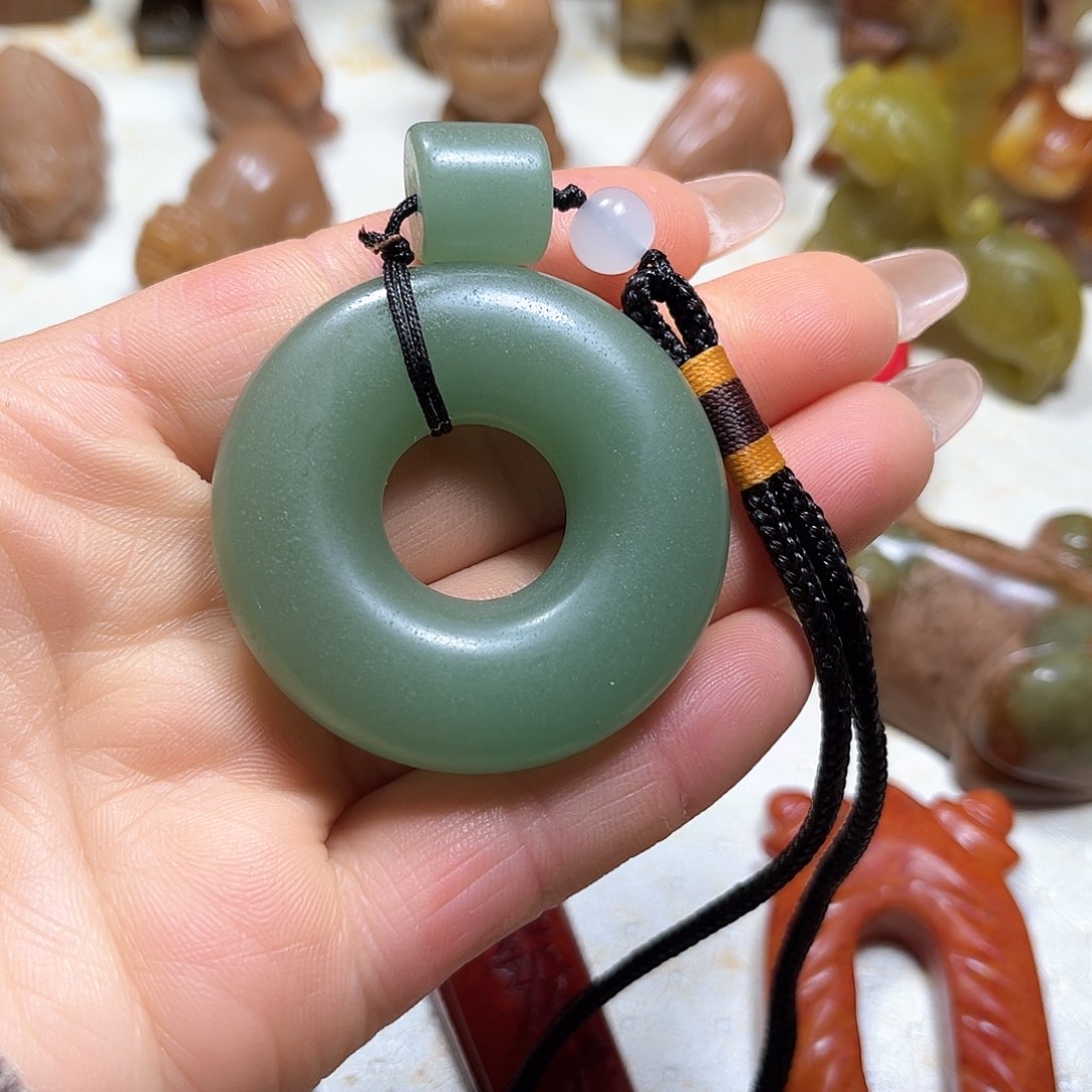 白玉菩提吊坠白玉菩提吊坠