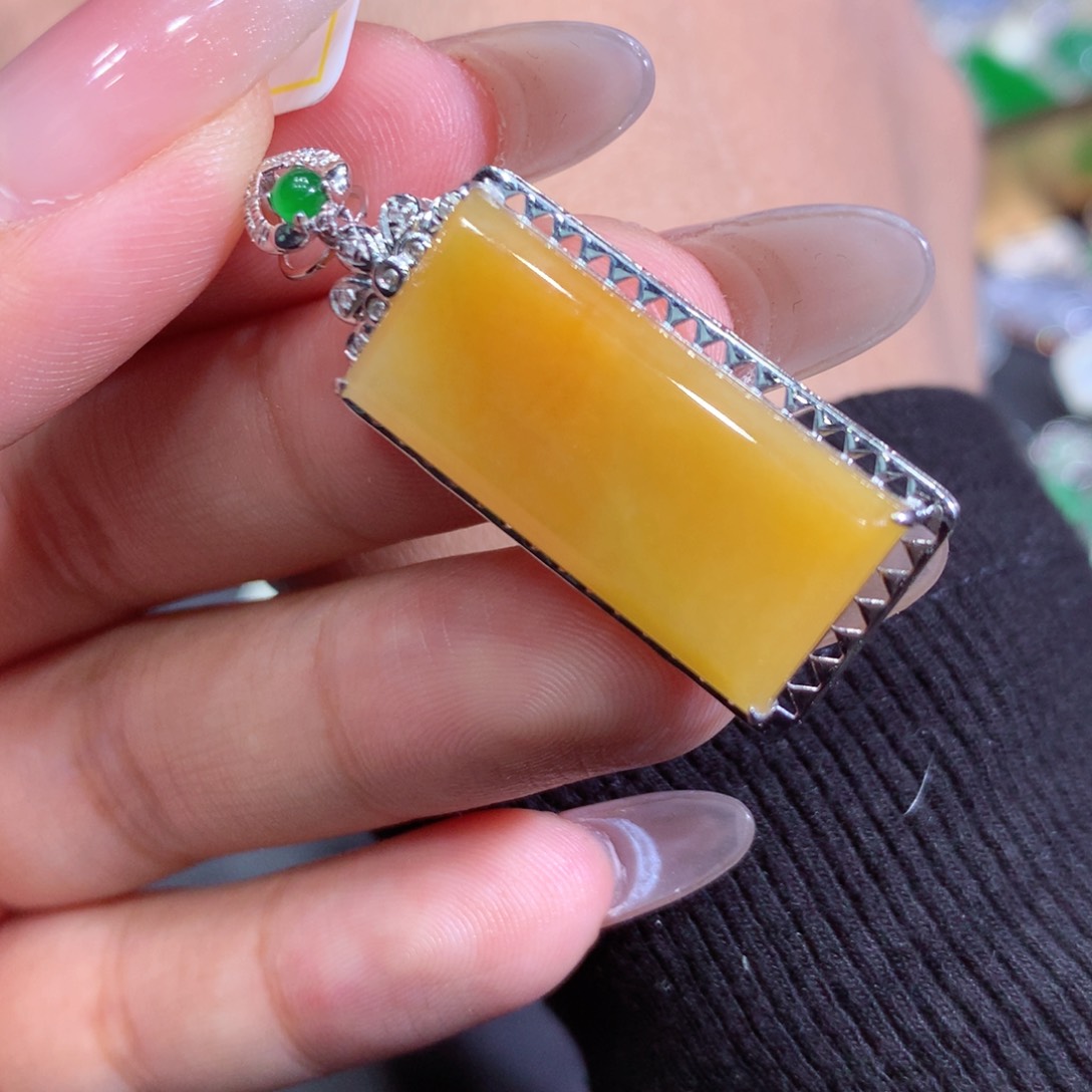 翡翠吊坠(赠链)18K金镶嵌