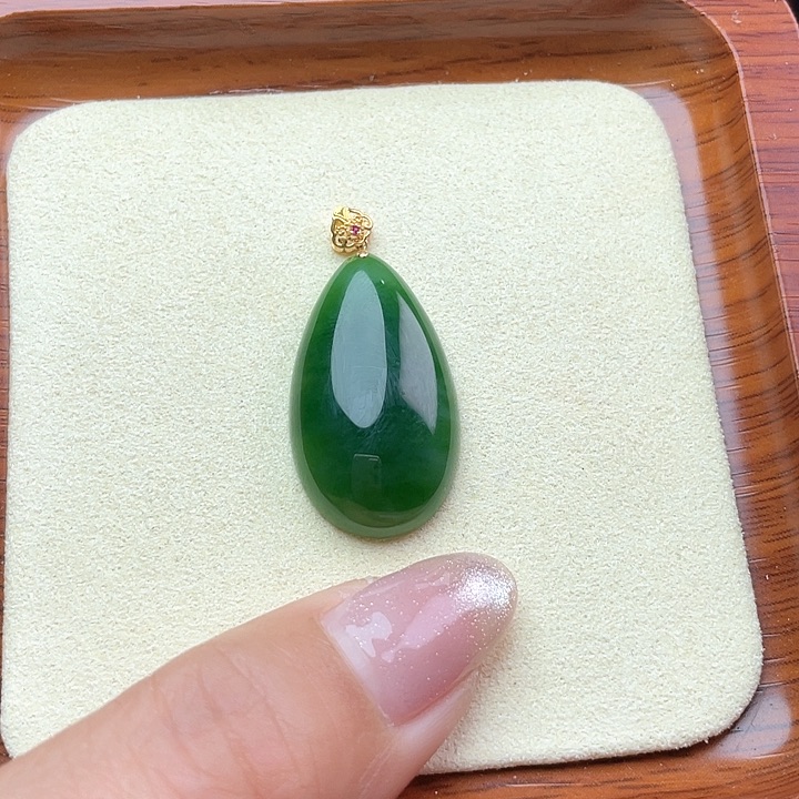 和田玉（碧玉）颈饰18K金镶嵌