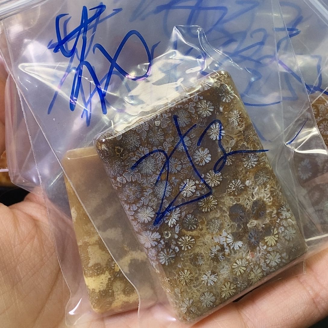 硅化玉颈饰合金花**贵