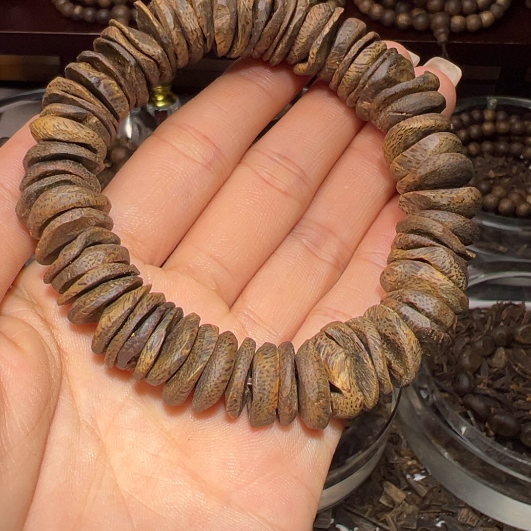 沉香手串海南沉香乌身老料天然包壳