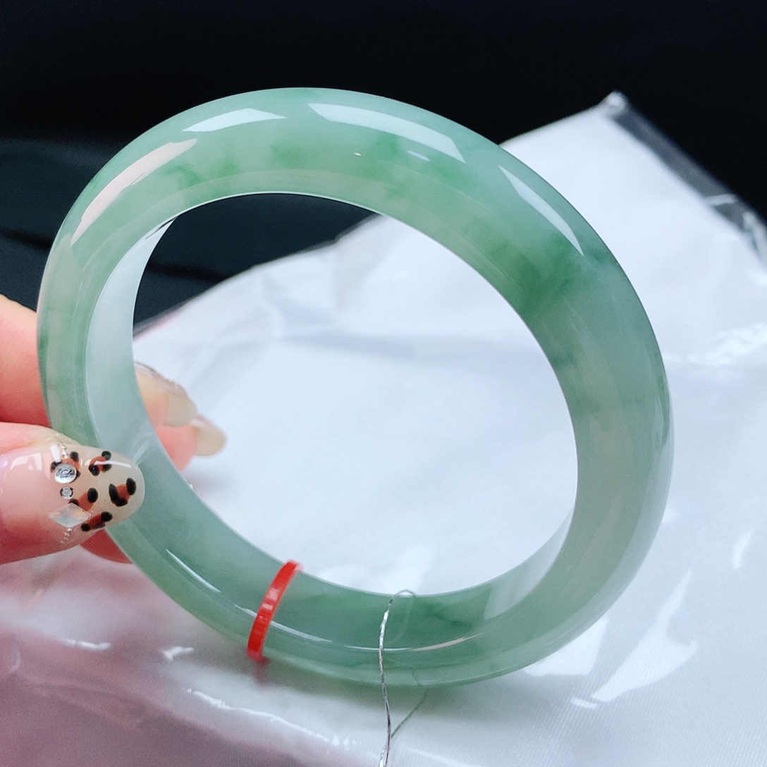 翡翠手镯未镶嵌59圈