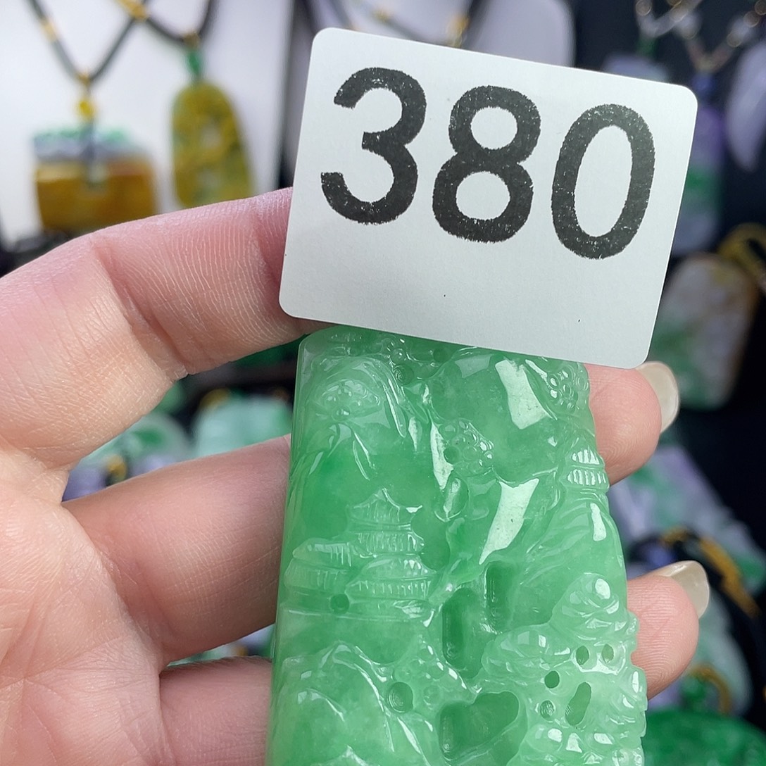 翡翠未镶嵌吊坠(赠链)