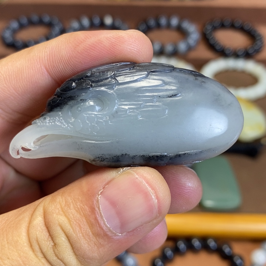 和田玉未镶嵌挂件新疆和田玉青花黑白独占鳌头鹰头挂件