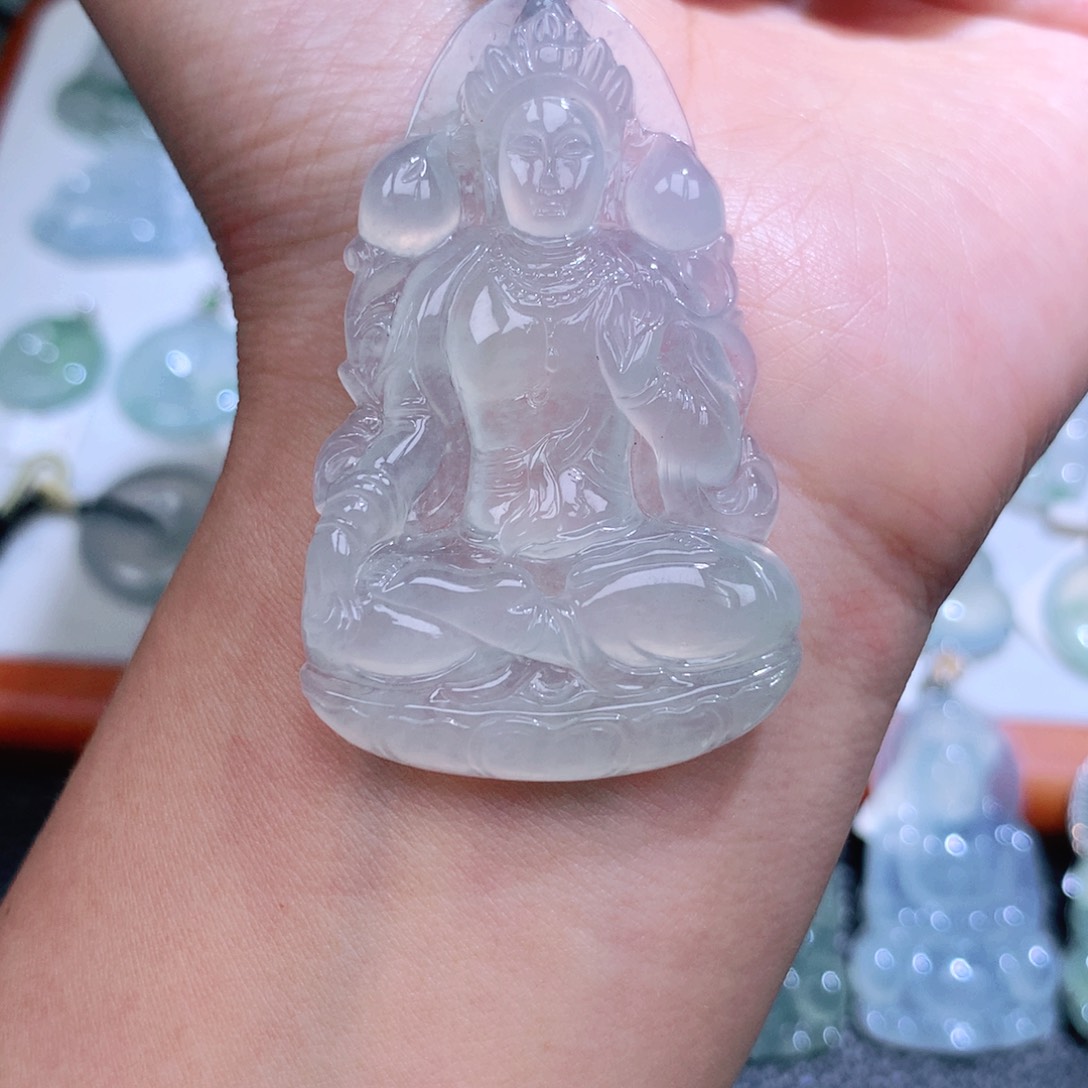 翡翠未镶嵌颈饰渡母