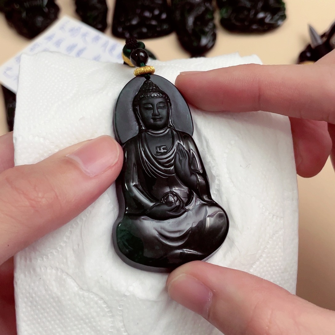 翡翠挂件未镶嵌翡翠