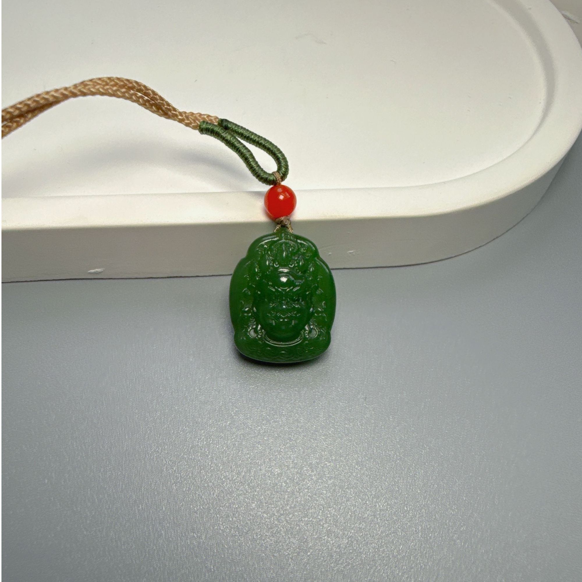 精雕碧玉财神吊坠