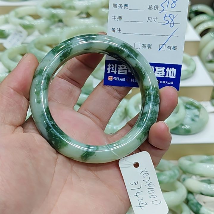 透闪石-蛇纹石玉手镯未镶嵌如**行