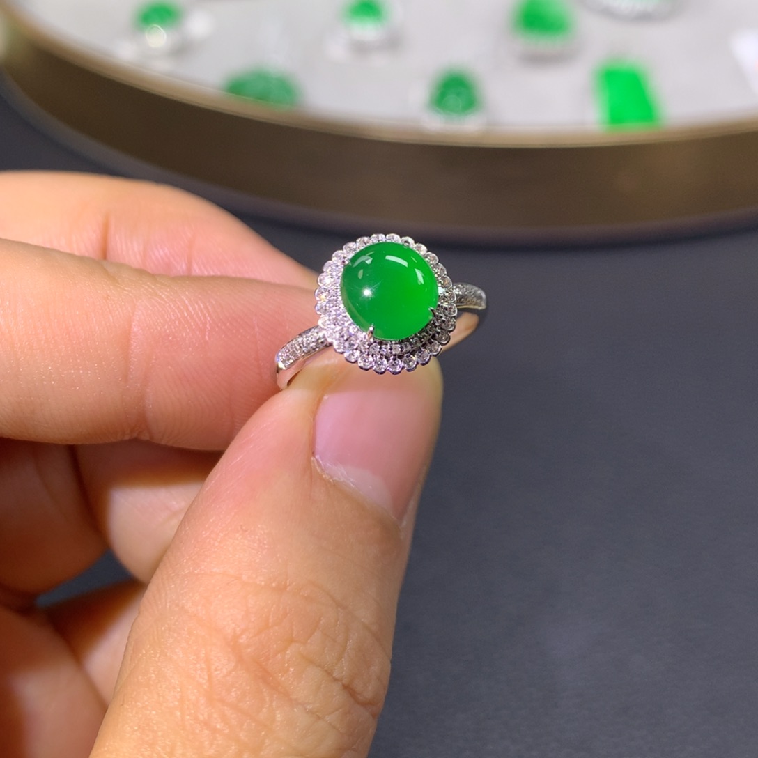 翡翠戒指18K金镶嵌翡翠