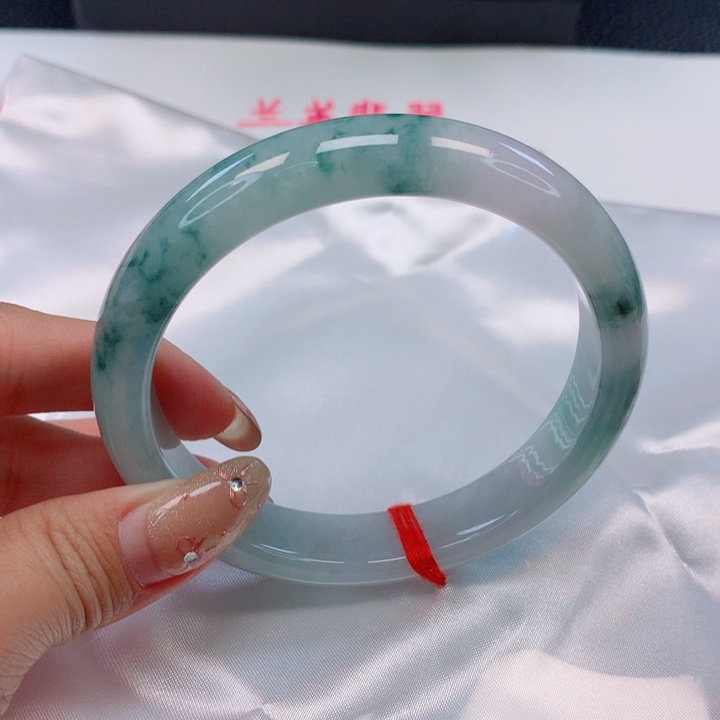 翡翠手镯未镶嵌62圈