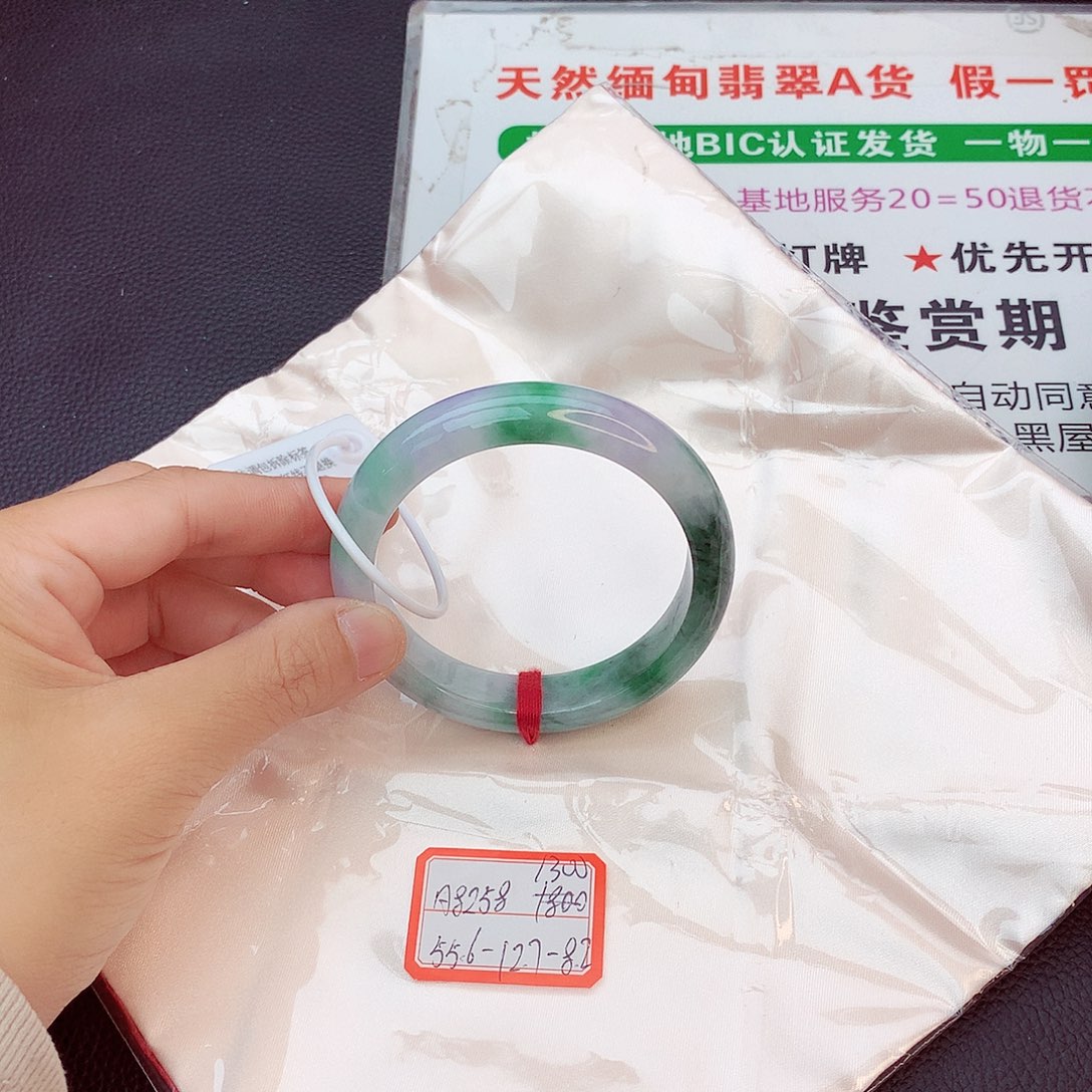 翡翠手镯未镶嵌翡翠