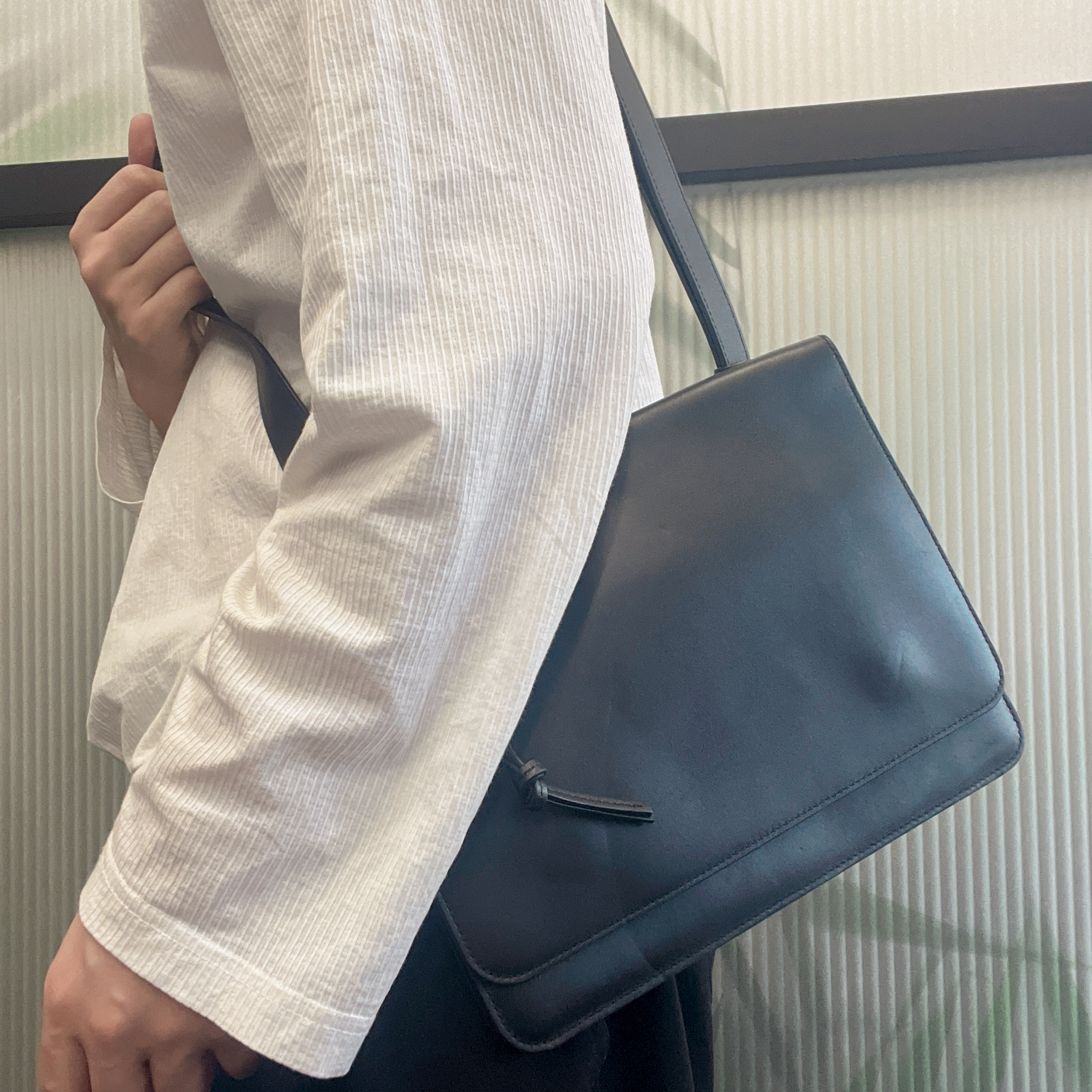 95新 LOEWE/罗意威 【涛】04 0432 黑色翻盖单肩斜挎包