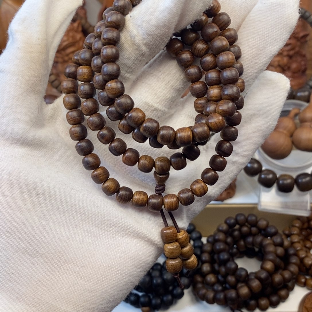 星***恋檀香木手串/手链迈索尔老山檀香0607.108虎皮奶香，微微瑕