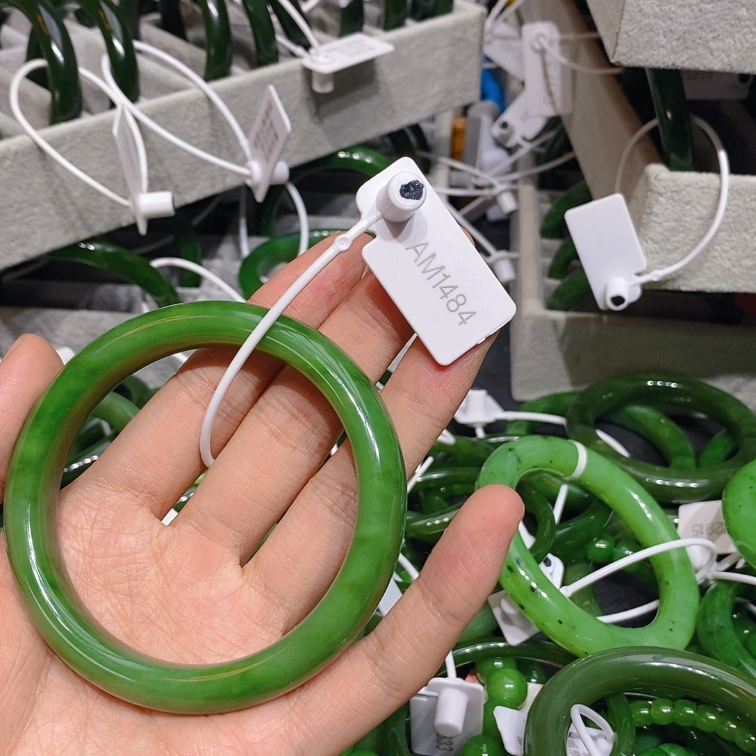 和田玉（碧玉）未镶嵌手镯