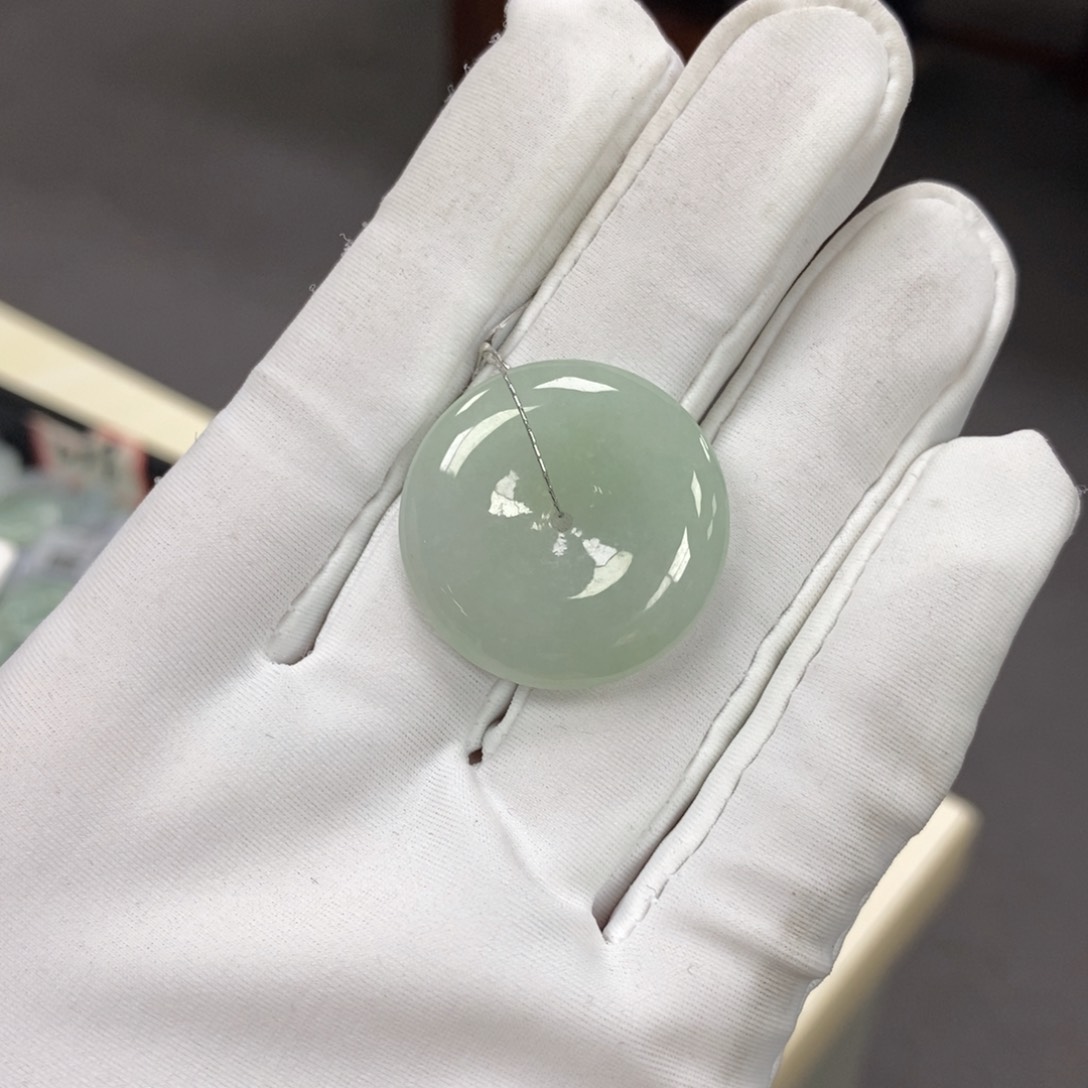 翡翠颈饰未镶嵌平安扣