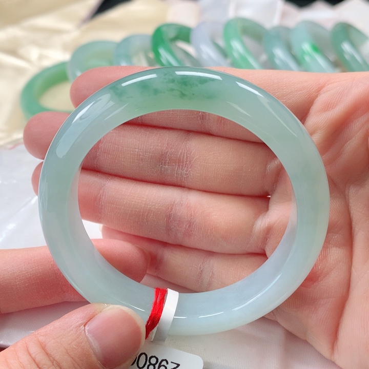 翡翠手镯未镶嵌缅甸A货翡翠手镯