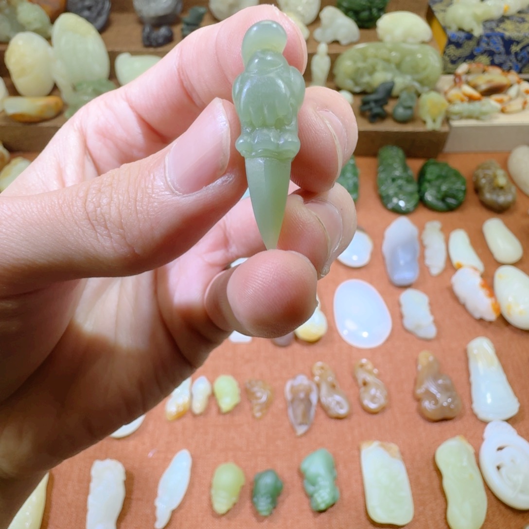 和田玉吊坠(赠链)未镶嵌