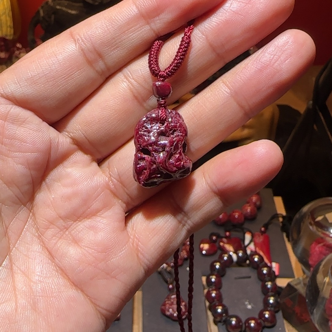 岁***好天然辰砂万山狗头砂吊坠