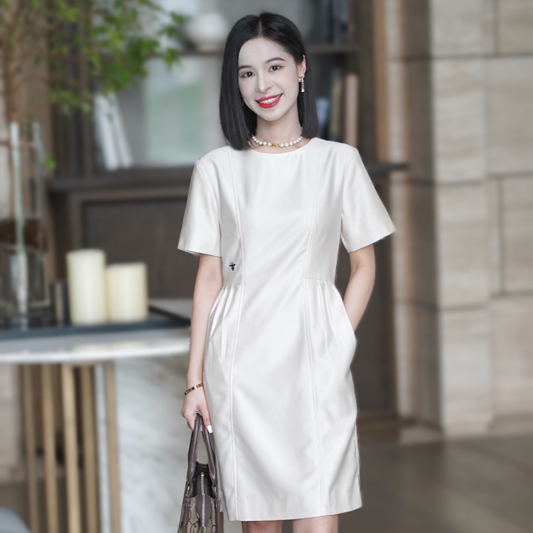罗美拉 夏季高级感简约纯色刺绣小蜜蜂显瘦优雅连衣裙698
