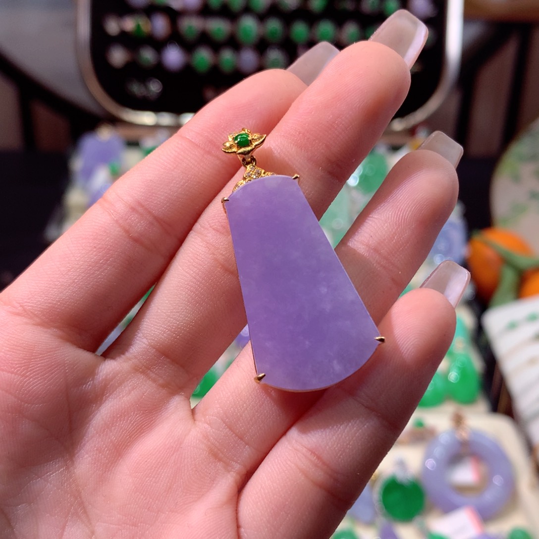 翡翠颈饰18K金镶嵌翡翠