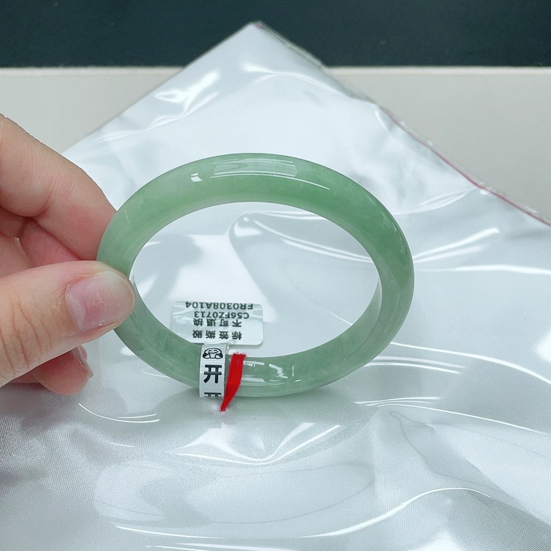 翡翠未镶嵌手镯正56.5