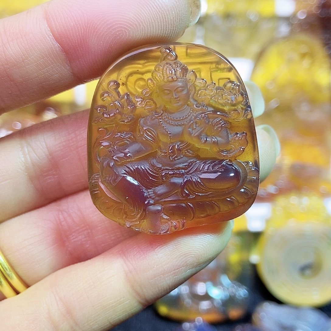 琥珀颈饰未镶嵌渡母