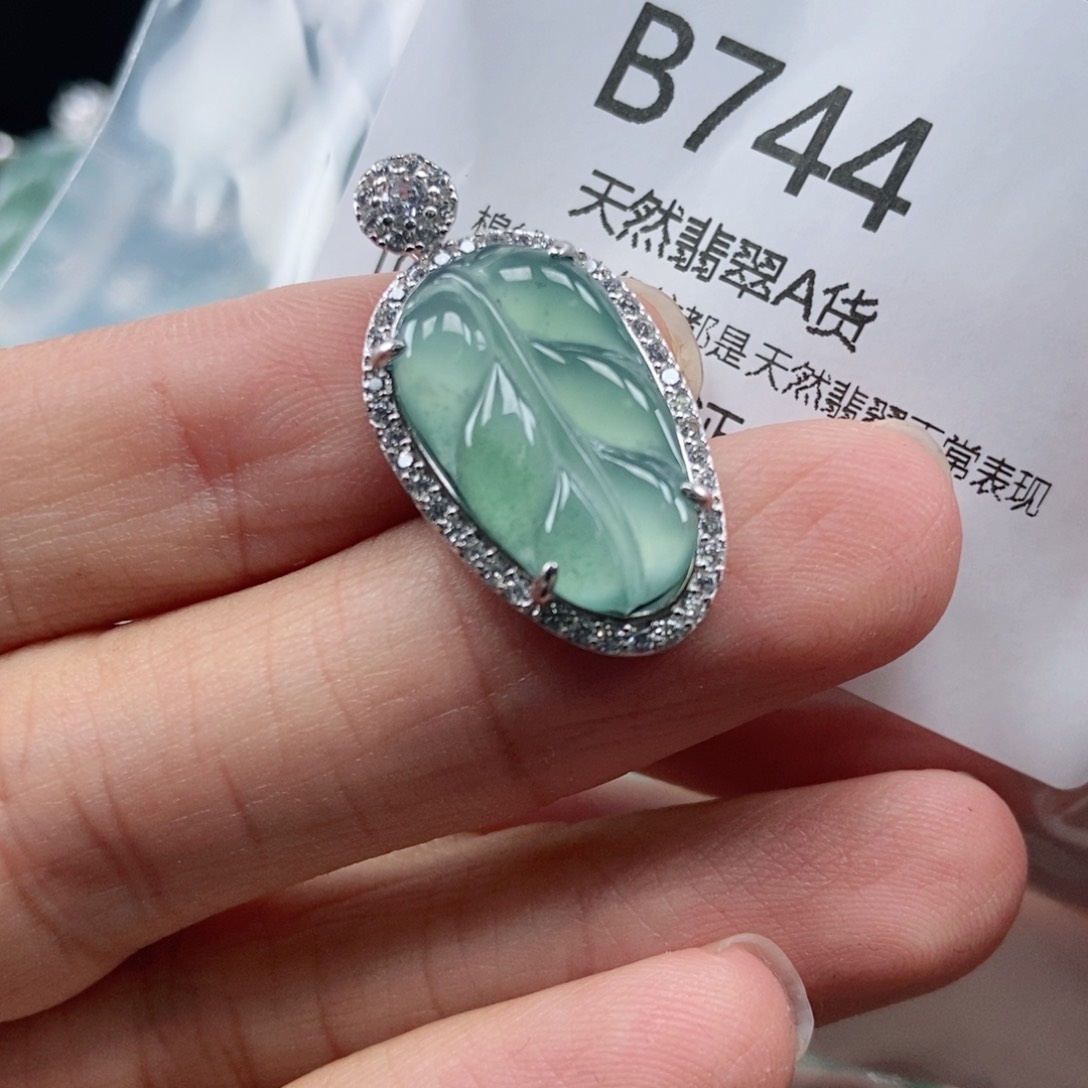 【闪购商品】翡翠吊坠(不含链)未镶嵌