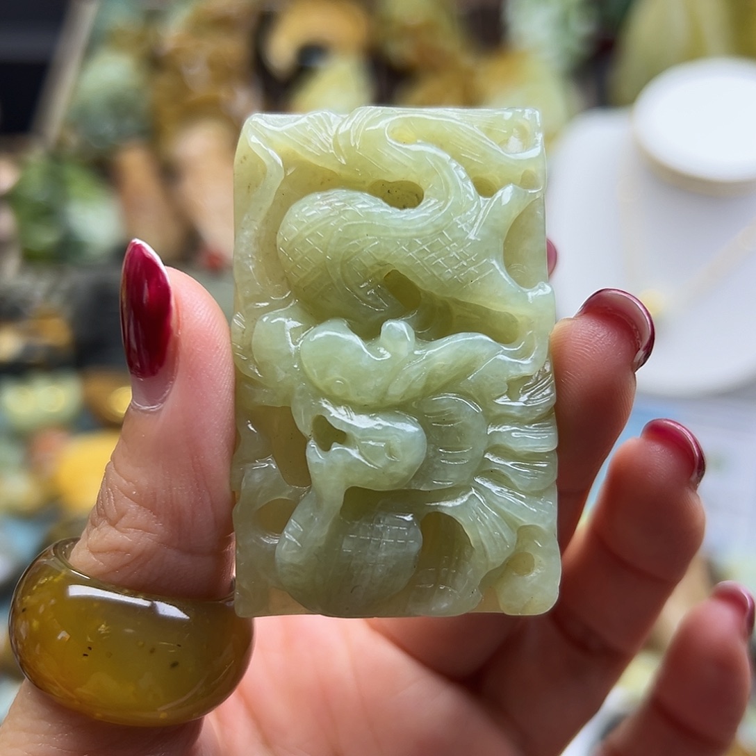 岫岩老玉（透闪石质玉）未镶嵌颈饰老玉龙牌